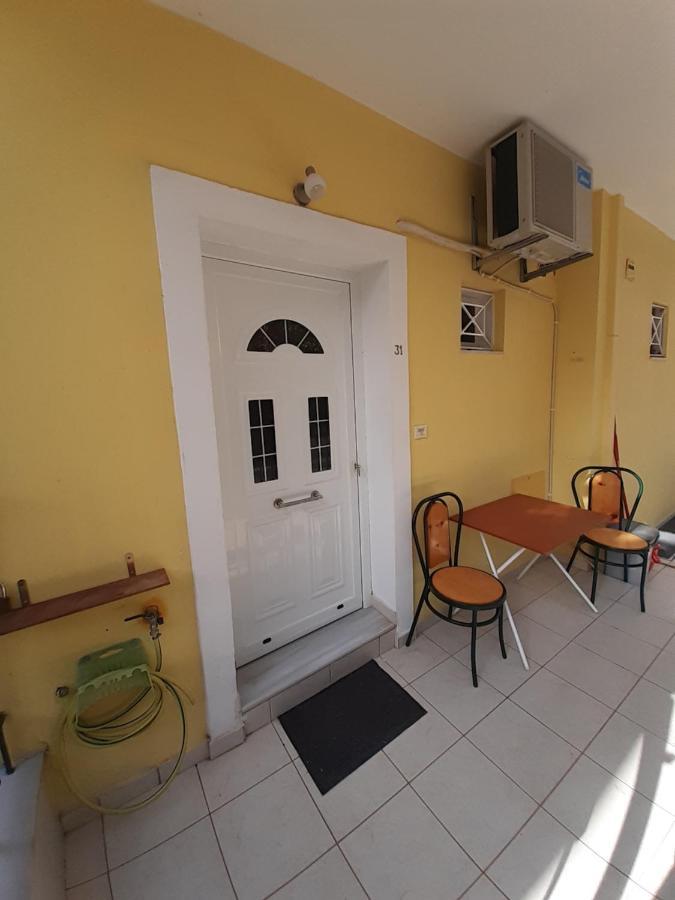 Yellow House Lägenhet Kalamata Exteriör bild